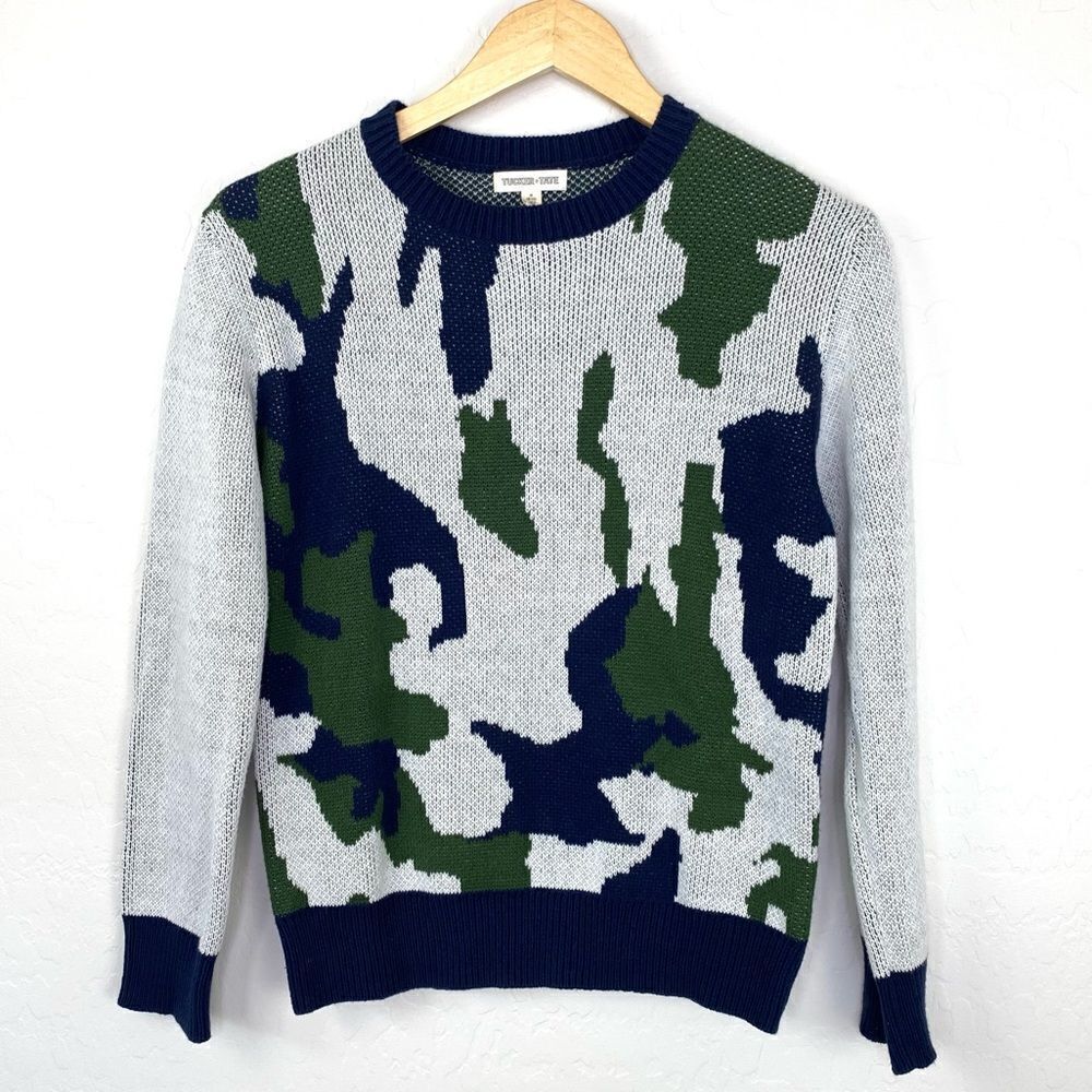 Tucker and Tate gray navy and green camo sweater boys medium